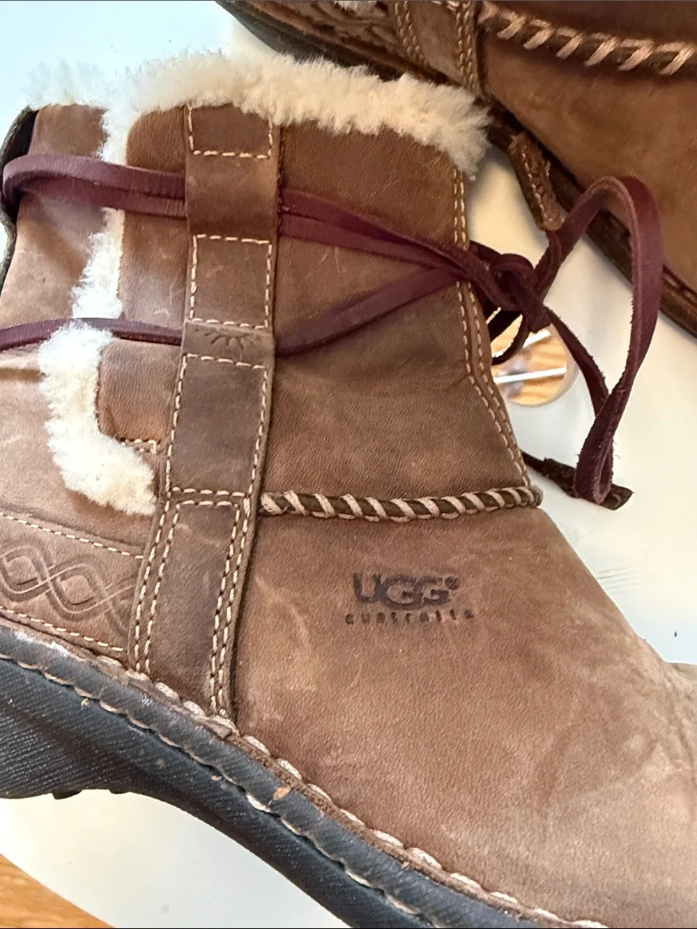 Preowned Women’s Size 7 Brown Leather UGG Cove ankle boots